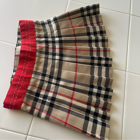 Burberry Girl's Skirt Classic plaid with red ribbon - Picture 3 of 8